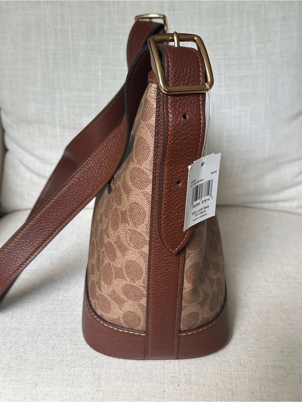Coach Jude Duffle Bag in Signature Canvas - Picture 4 of 9